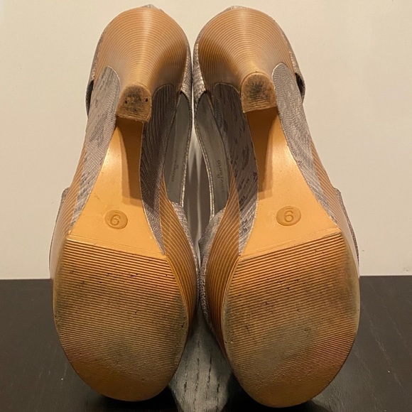 Gomax Silver Snake Print Stacked Modern Platforms - Picture 9 of 11